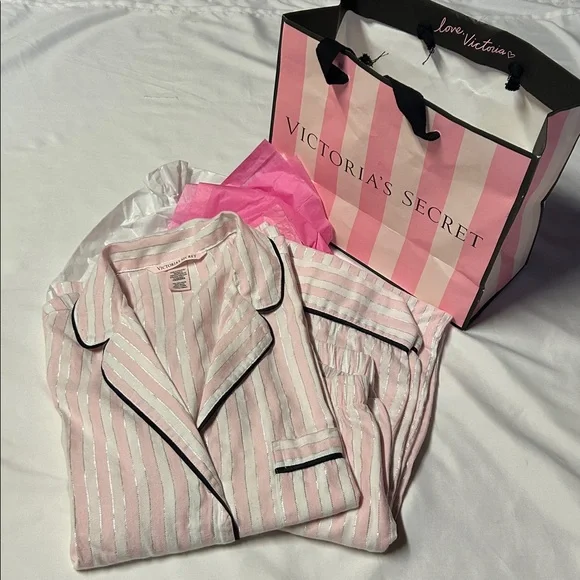Victoria's Secret Pink and White Striped Pajama Set with Silver - Picture 12 of 12